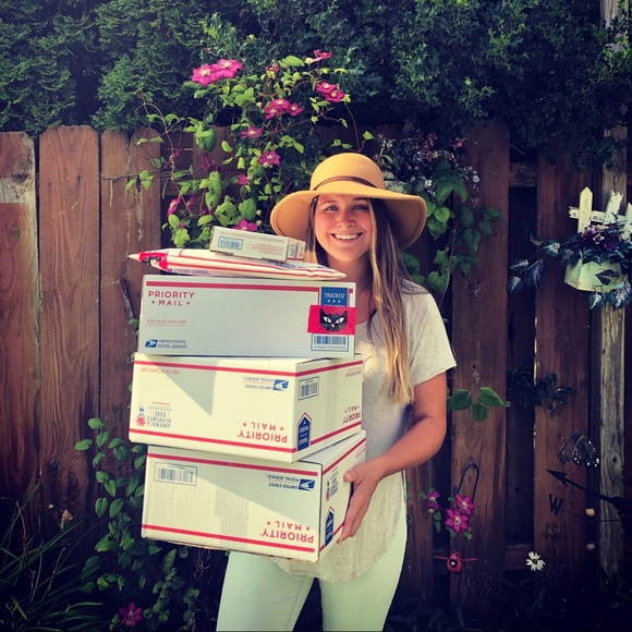 Meet your posher 🦋 - Picture 4 of 10